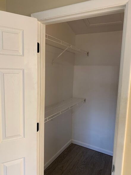 Building Photo - 4240 Village Parkway Cir E