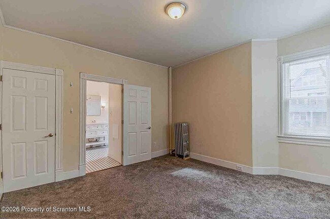 Building Photo - 815 Monroe Ave