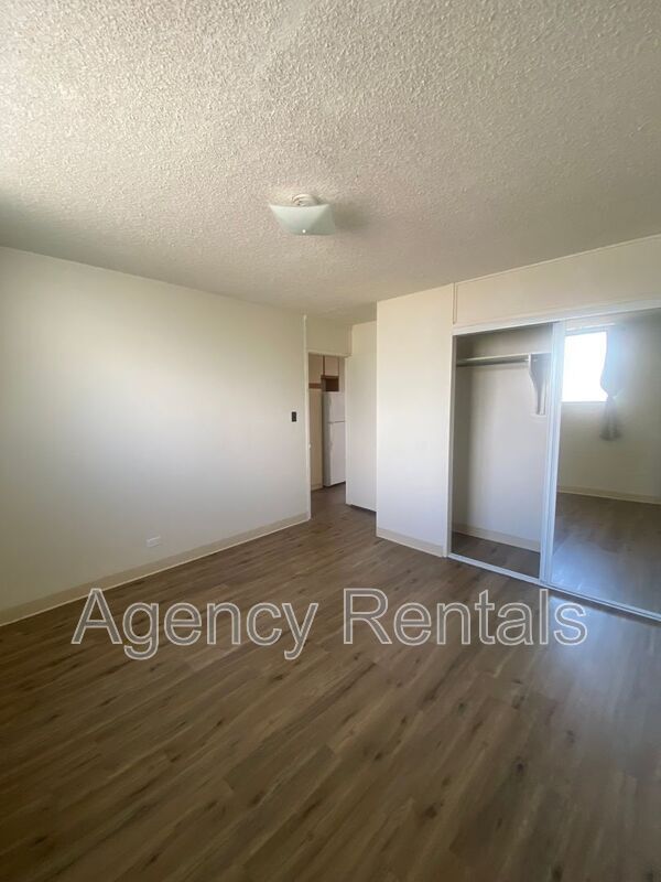Building Photo - 425 N Kuakini St