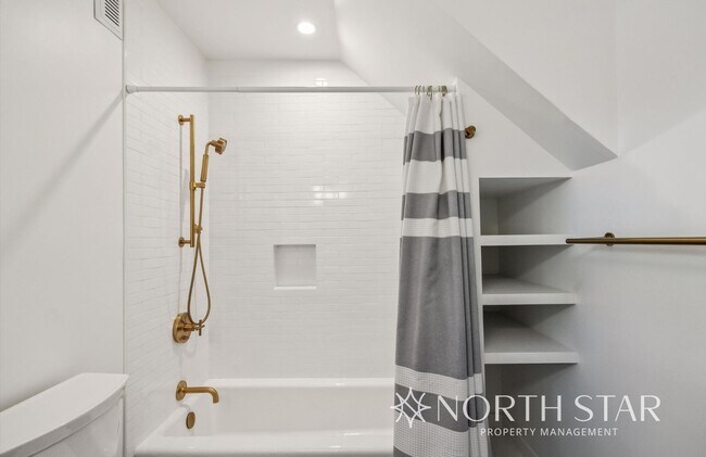 Building Photo - Charming Broadmoor Historic Farmhouse on a...