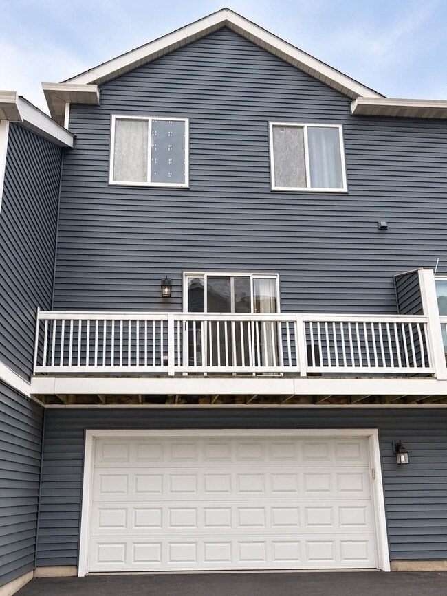 Building Photo - 1800 Fieldstone Dr N