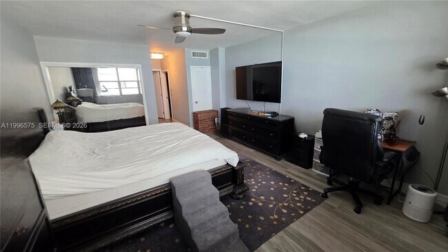 Building Photo - 5825 Collins Ave