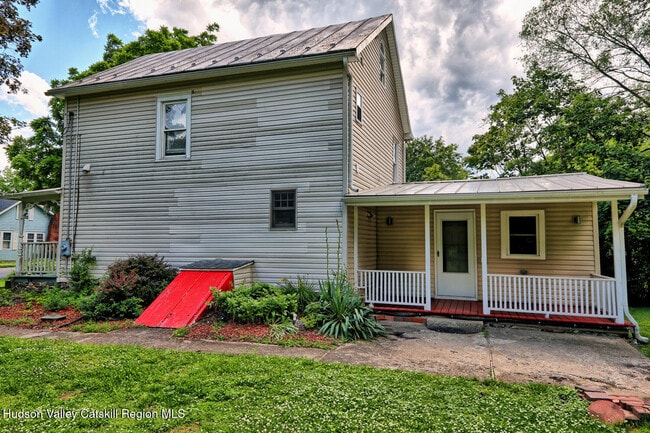 Building Photo - 153 Bross St