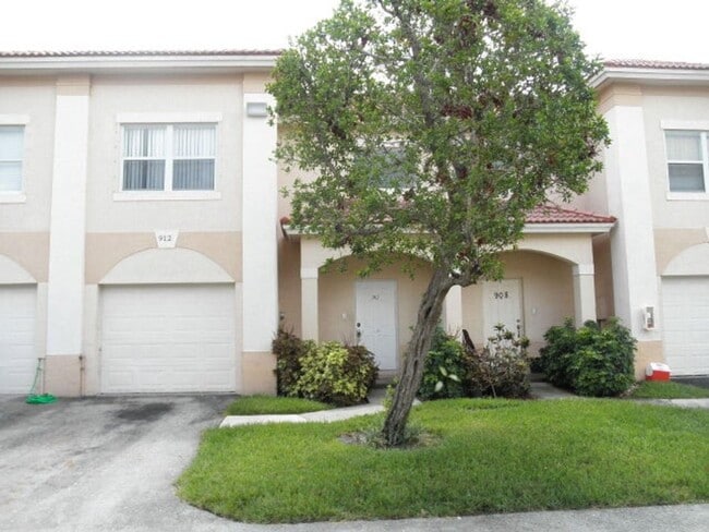 Building Photo - 912 Talia Cir