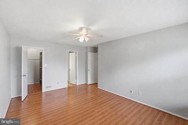 Building Photo - 321B Delancey Pl