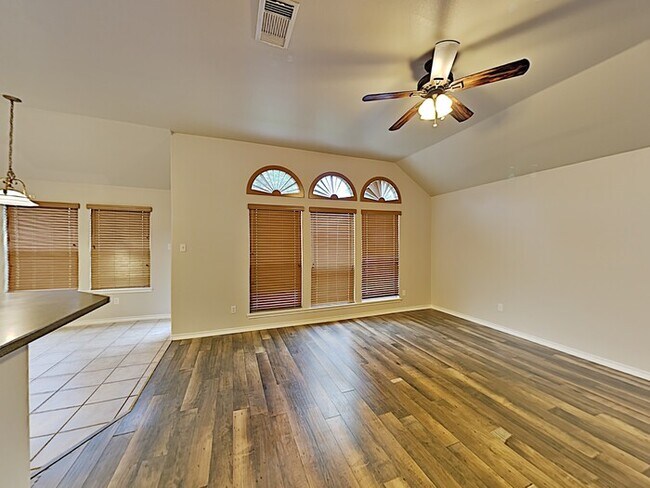 Building Photo - No Application Fees* $500 off 1st Months R...