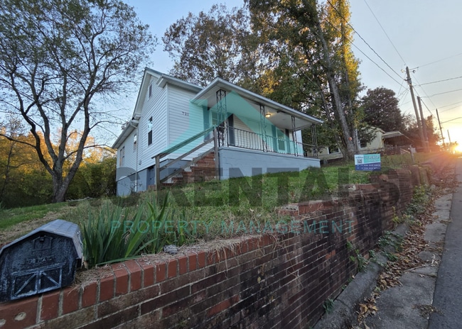 Building Photo - 721 Davis St