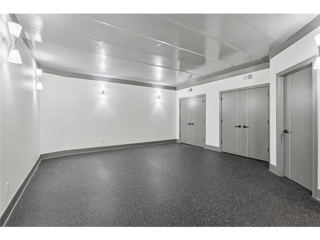 Building Photo - 1726 Kenwood Pkwy