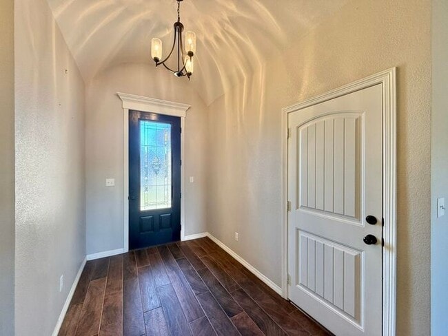 Building Photo - Beautiful 3-Bedroom, 2-Bath Home with Modern Upgrades