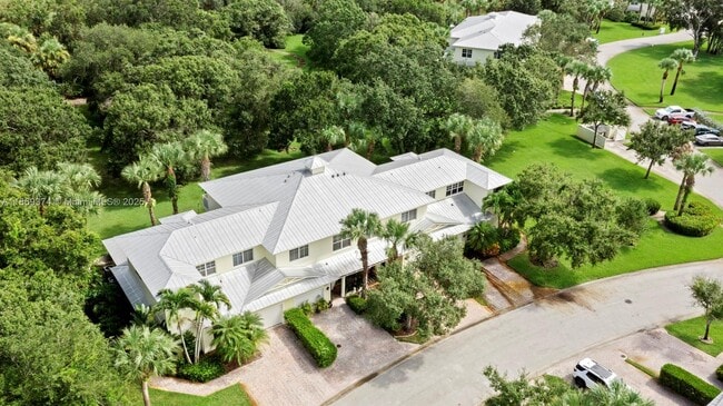 Building Photo - 2700 Creekside Dr