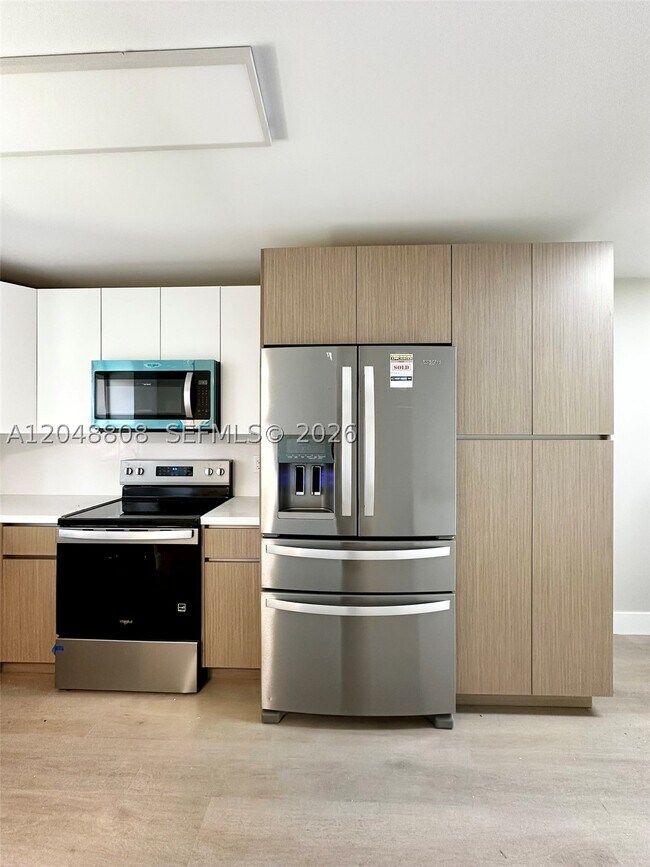 Building Photo - 2540 W 67th Pl