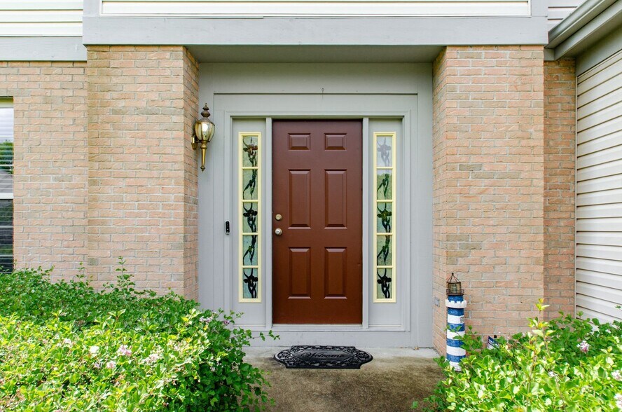 Building Photo - 1208 Briarshore Way