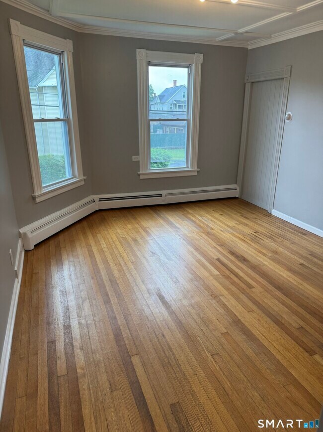 Building Photo - 275 Wakelee Ave