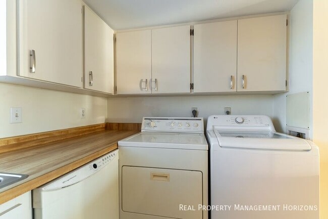 Building Photo - 4813 Independence Dr