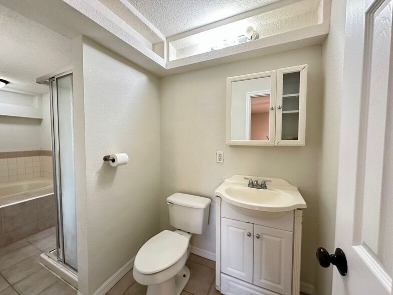 Building Photo - 413 Krueger St