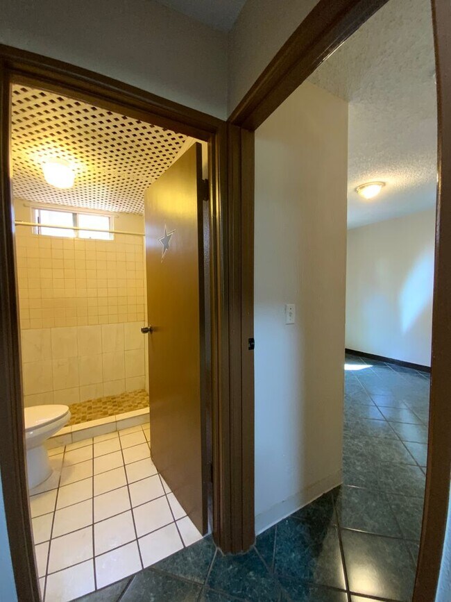 Building Photo - T1171