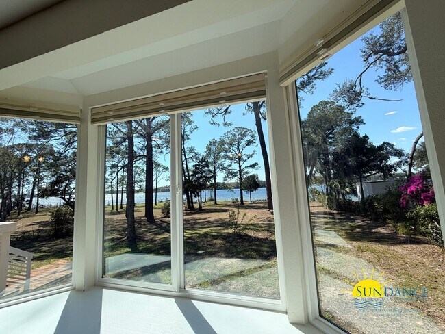 Building Photo - Waterfront 3 Bedroom Home Near E. John Sims Parkway in Niceville!