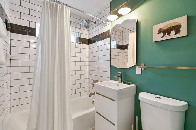 Building Photo - 3296 S Grape St