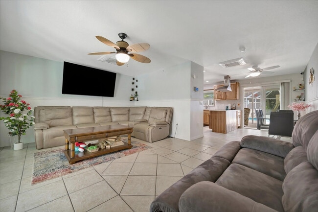 Building Photo - 4408 E Riverside Dr