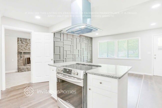 Building Photo - 3237 Tulip Dr