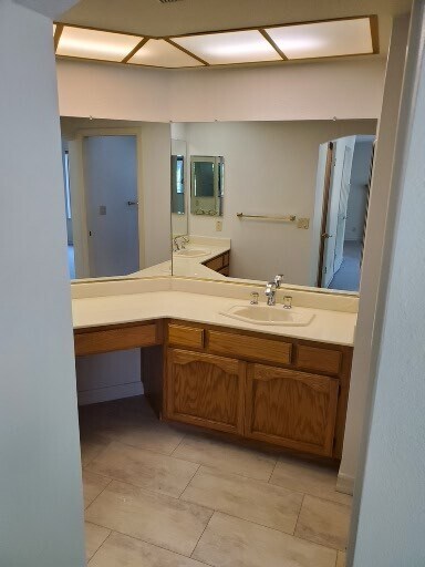 primary bath vanity and cabinets - 2040 Goldenrod Ln