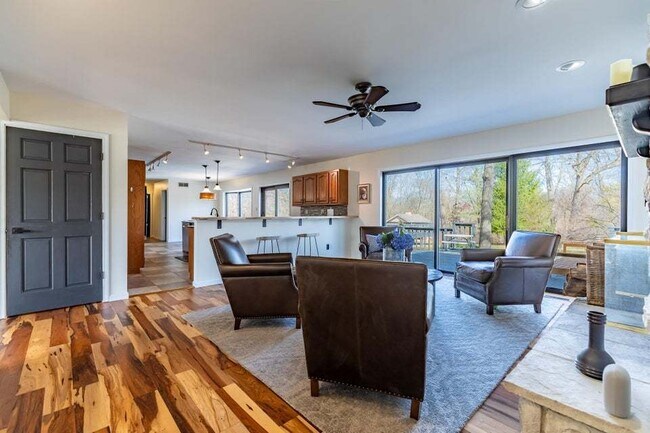 Building Photo - 9885 Belmont Ct
