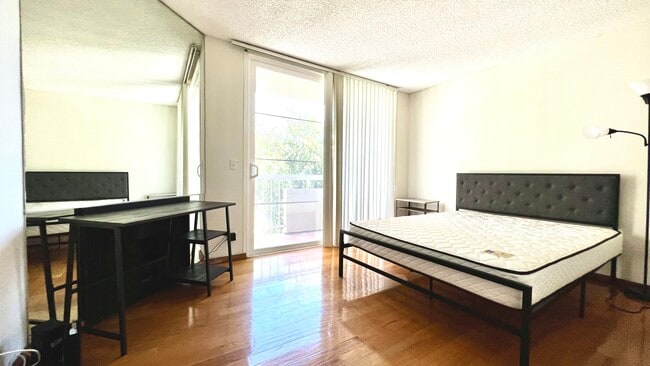 Building Photo - 1726 Midvale Ave