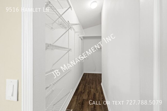 Building Photo - 9516 Hamlet Ln