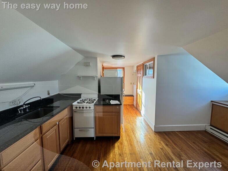 Primary Photo - 8 Allen St