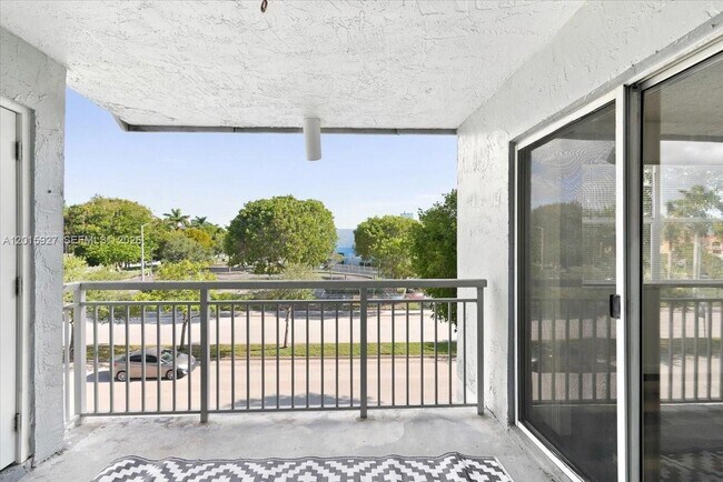 Building Photo - 8660 SW 212th St