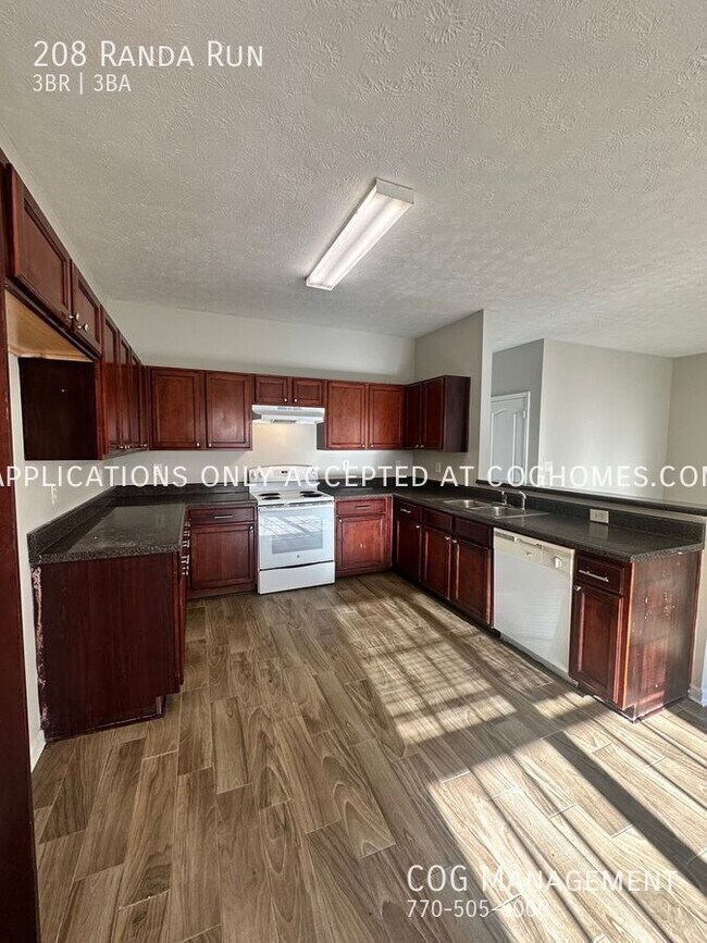 Building Photo - 208 Randa Run