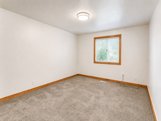 Building Photo - 51 W 1100 S