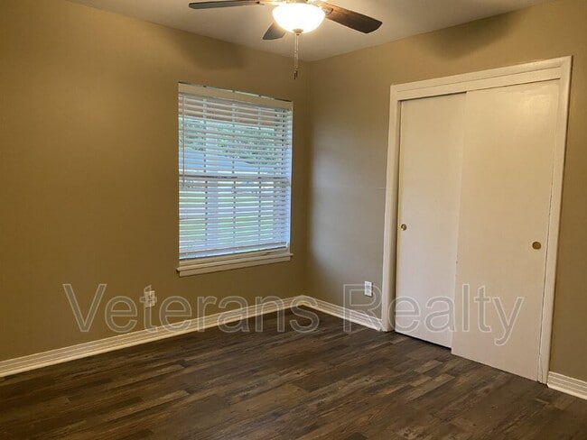 Building Photo - 2411 Sunkist Country Club Rd