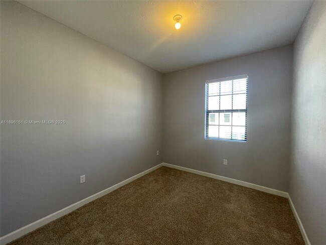 Building Photo - 1120 SW 7th Ct