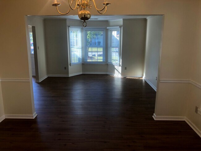 Building Photo - 2416 Creekmore Ct