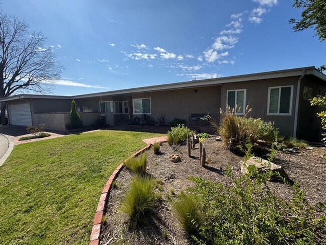 Building Photo - 714 Oceanview Dr