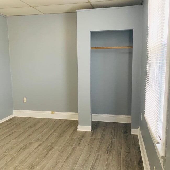 Building Photo - Beautifully Updated 2 Bedroom, 1 Bathroom Home