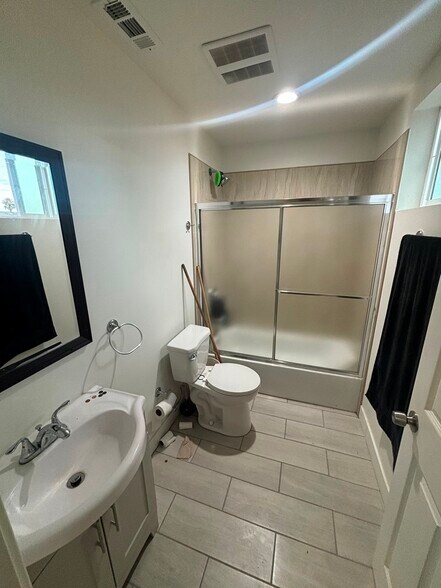 Building Photo - 438 W 71st St