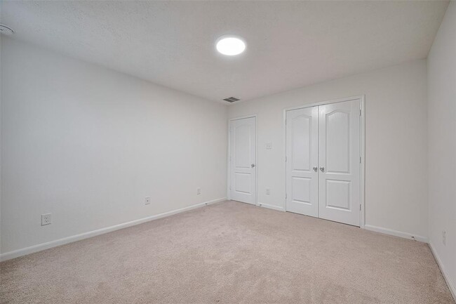 Building Photo - 5011 Pine Ridge Knoll Ct