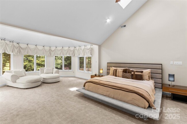 Building Photo - 709 Normandy Rd