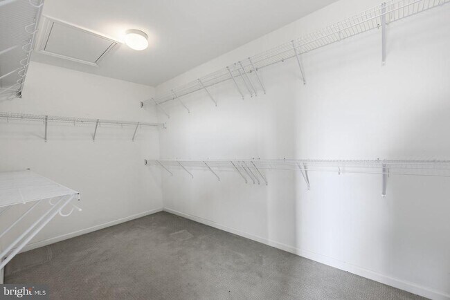 Building Photo - 9701 Tealbriar Dr