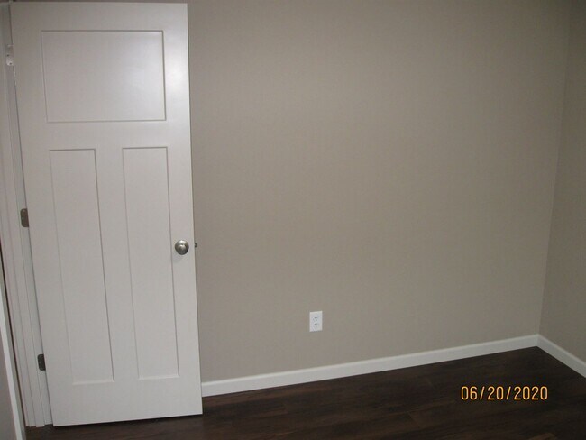 Building Photo - Must See 3 Bedroom with Fenced Yard!