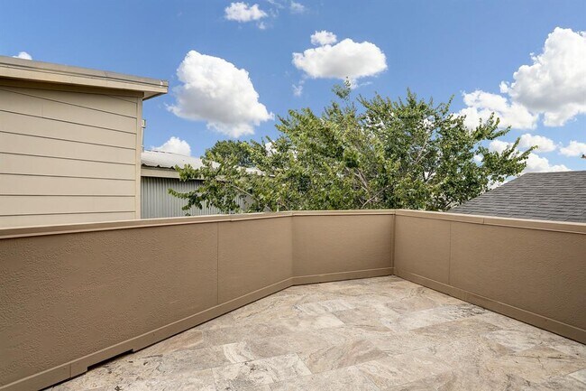 Building Photo - 2613 Waugh Dr