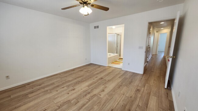 Building Photo - 1405 Mulberry Ln