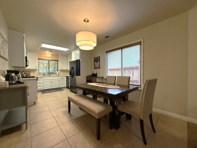 Building Photo - 1574 Kona Dr