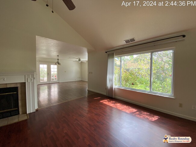 Building Photo - Charming Two Story Home
