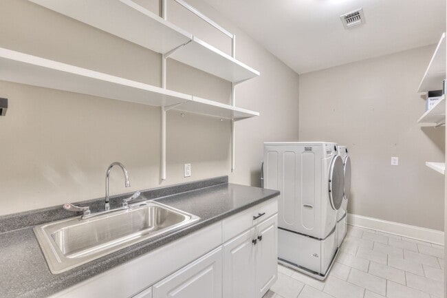 Building Photo - 4100A Oriole Pl