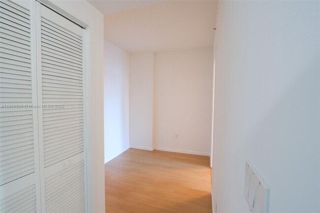 Building Photo - 333 NE 24th St