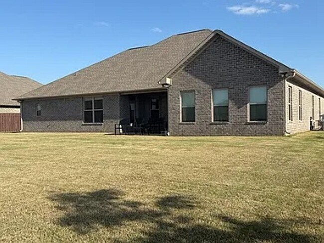 Building Photo - 26316 Woodfield Dr