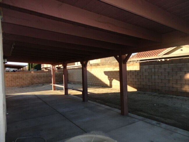 Building Photo - Beautiful 4 + 2.5 Home Palmdale